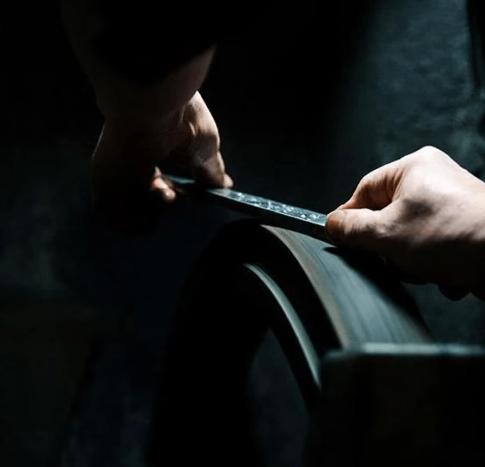 Hammered anti-stick dimple texture